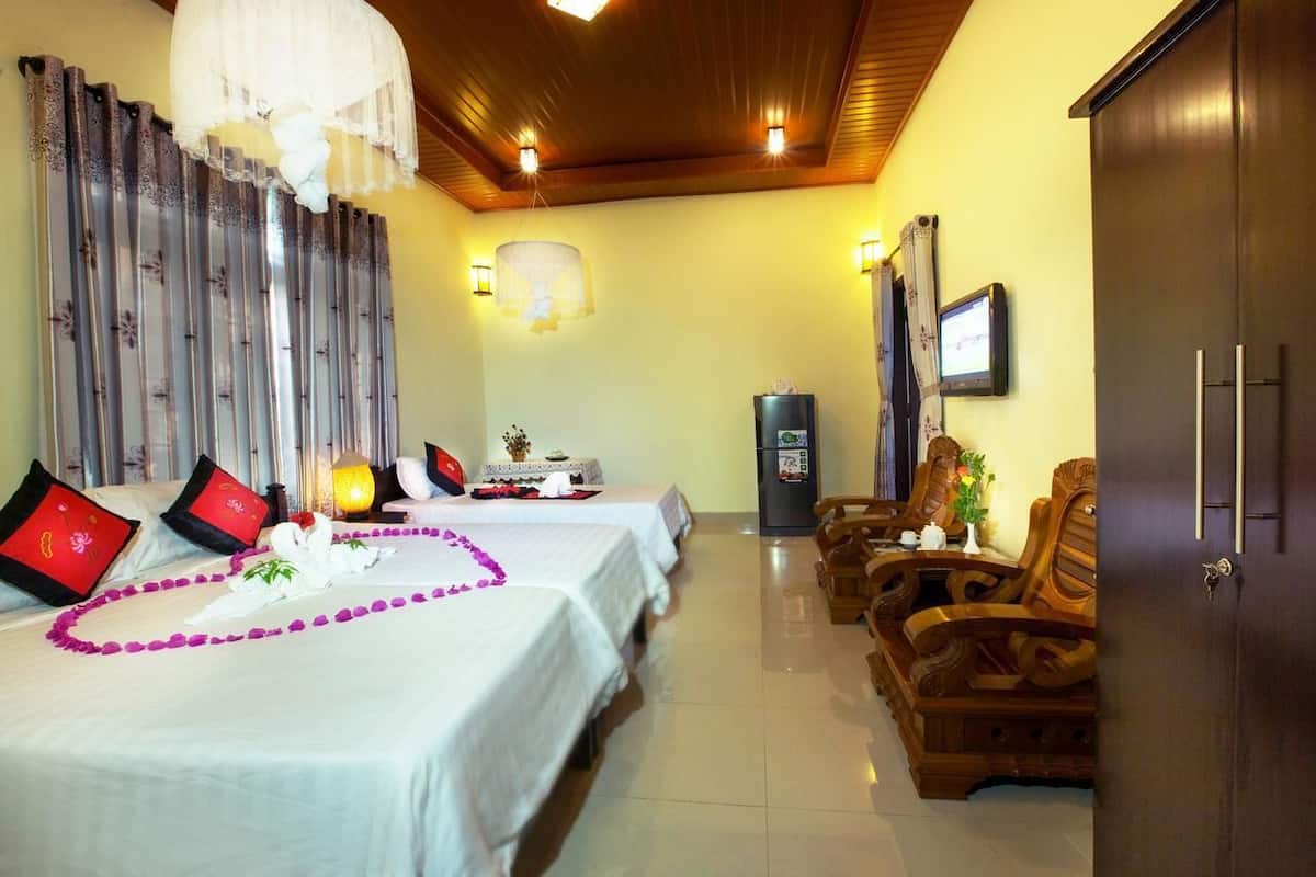 Family Room | Desk, blackout drapes, soundproofing, free WiFi