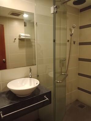 Standard Twin Room, 2 Twin Beds | Bathroom | Shower, free toiletries, hair dryer, towels - Home Inn 1 Taman Segar (Kuala Lumpur)