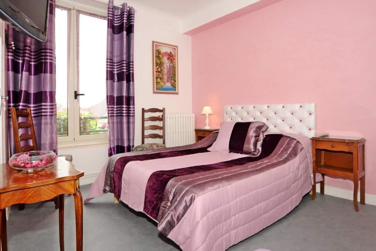 Premium bedding, individually decorated, desk, blackout curtains