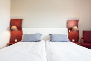 Habitación estándar con 2 camas individuales, 2 camas individuales, para no fumadores, baño privado | Ropa de cama de alta calidad y camas con pillow-top