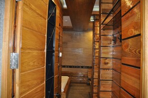 Habitación Deluxe con 1 cama doble o 2 individuales, 1 cama de matrimonio grande | Ropa de cama de alta calidad y decoración individual