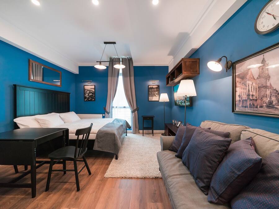 Studio (Modern) | In-room safe, laptop workspace, blackout curtains, iron/ironing board