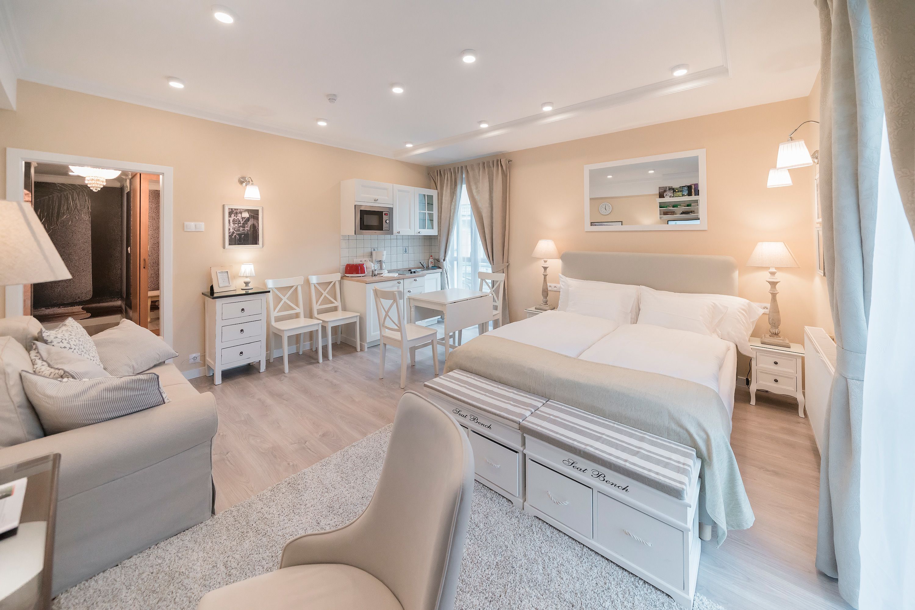 Studio (Bohemian) | In-room safe, individually decorated, individually furnished