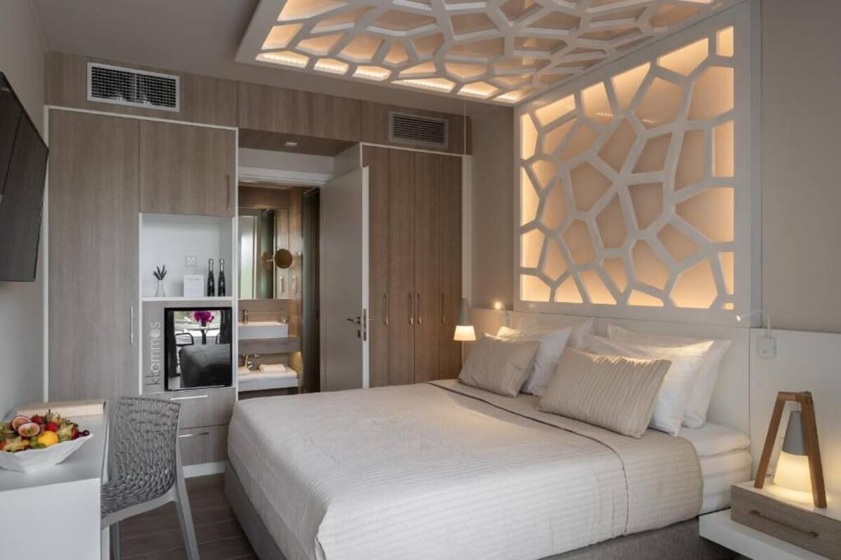 Minibar, in-room safe, desk, blackout curtains
