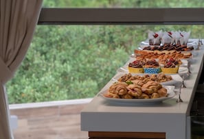 Free daily buffet breakfast
