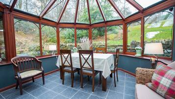 Luxury Cottage, 3 Bedrooms | Living area | Smart TV, Netflix