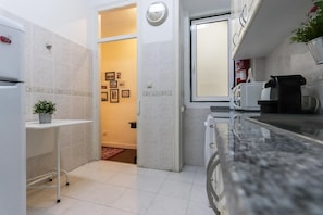 Micro-ondes, four, plaque de cuisson, lave-vaisselle