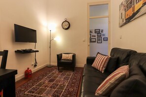 Flat-screen TV - Bairro Alto Classic by Homing (Lisbon)