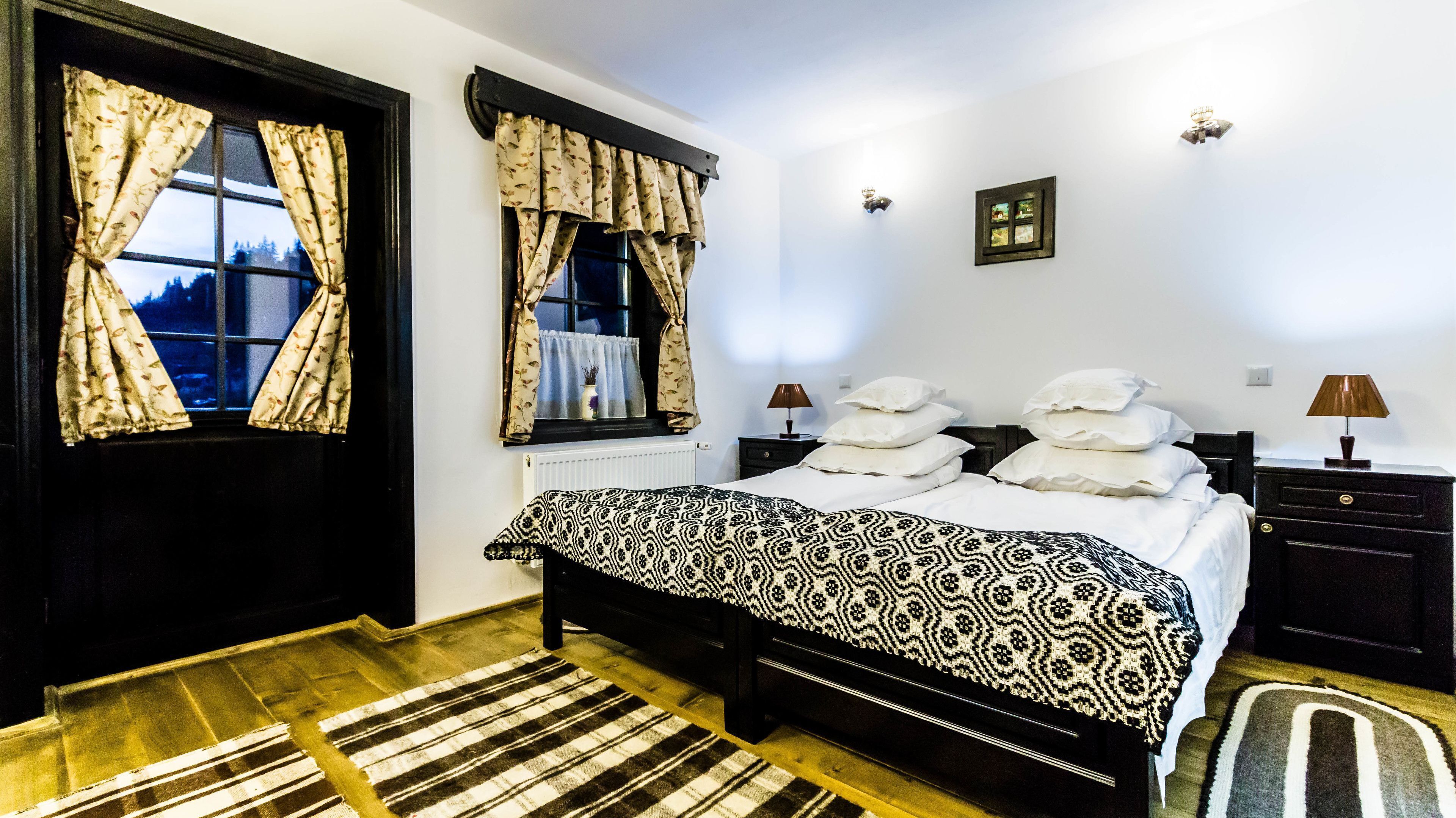 1 bedroom, desk, soundproofing, free cots/infant beds