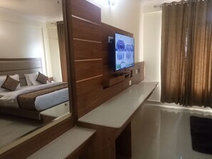 Premium Room | Rollaway beds, free WiFi - Hotel Nek (Reasi)