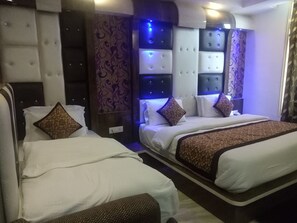 Superior Triple Room, 1 Double Bed | Rollaway beds, free WiFi - Hotel Nek (Reasi)