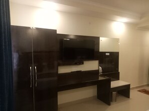 高级三人房, 1 张双人床 | 折叠床/加床（额外收费）、免费 WiFi