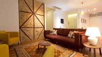 Departamento, 2 habitaciones, 2 baños | Sala de estar | Televisión de pantalla plana