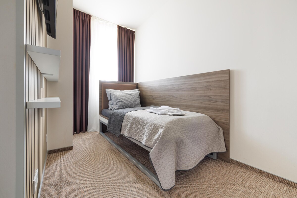 Single Room | Premium bedding, in-room safe, soundproofing