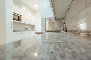 Apartment, 5 Bedrooms, Smoking, 2 Bathrooms | Private kitchen - Grand Almirante by Homing (Lisbon)