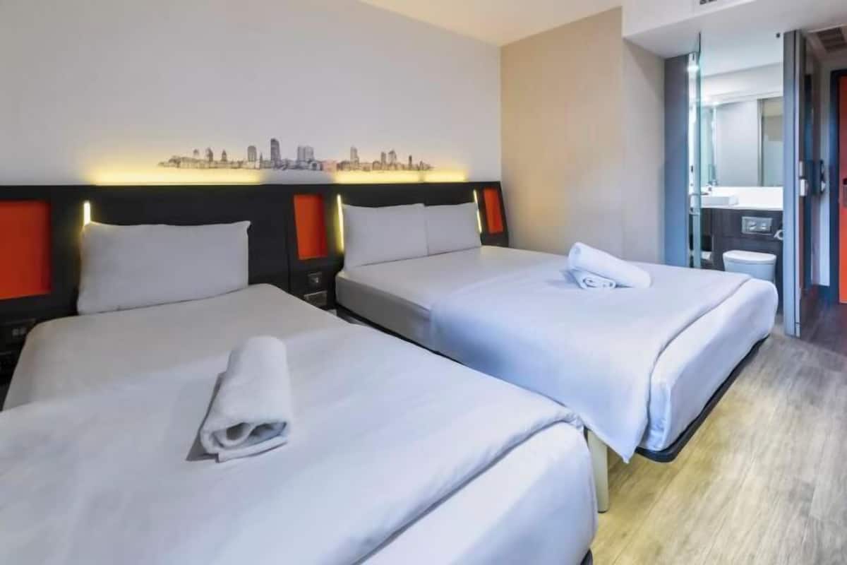 Iron/ironing board, free WiFi, bed sheets
