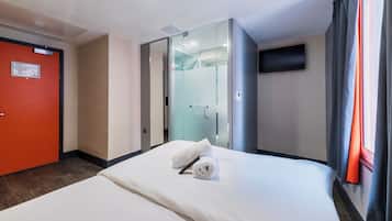 Double Room with Window | Memory-foam beds, soundproofing, iron/ironing board, free WiFi