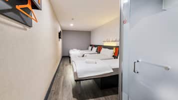 Family Quintuple Room Without Window | Iron/ironing board, free WiFi, bed sheets