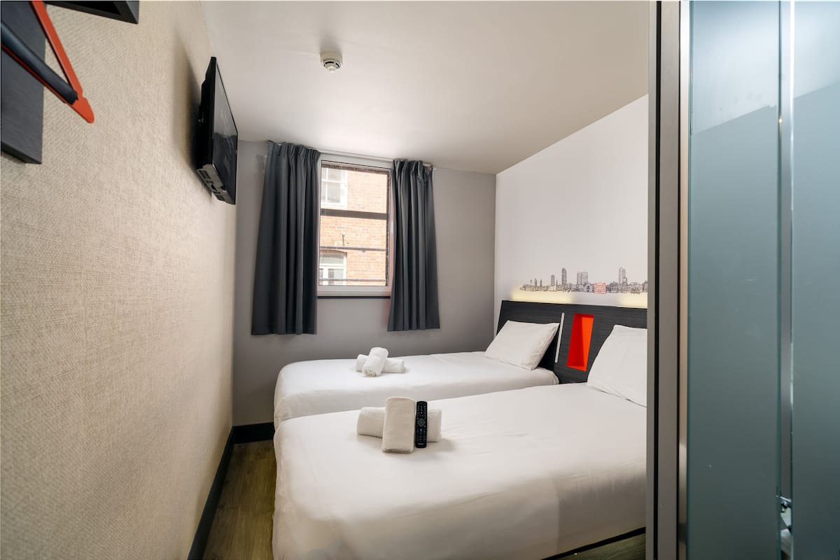 Standard Twin Room with Window