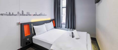 Accessible Double Room with Window | Memory-foam beds, soundproofing, iron/ironing board, free WiFi