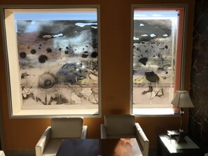 Siddeområde i lobbyen