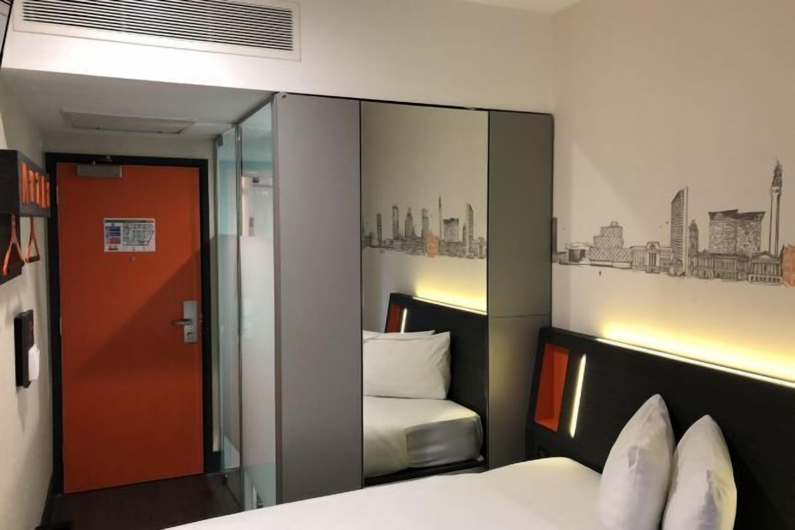 Soundproofing, iron/ironing board, WiFi, bed sheets