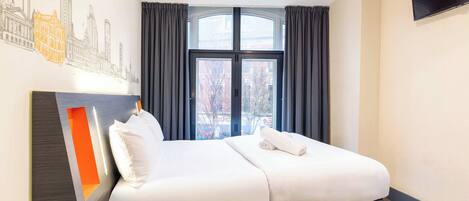 Habitación doble estándar, 1 cama matrimonial | Camas con efecto memoria y insonorización
