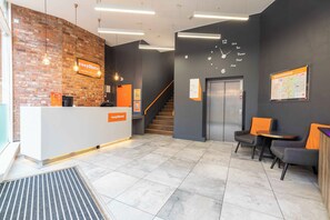 Reception - easyHotel Birmingham (Birmingham)