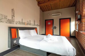 Habitación doble estándar, 1 cama matrimonial, con acceso para personas discapacitadas | Camas con efecto memoria y insonorización 