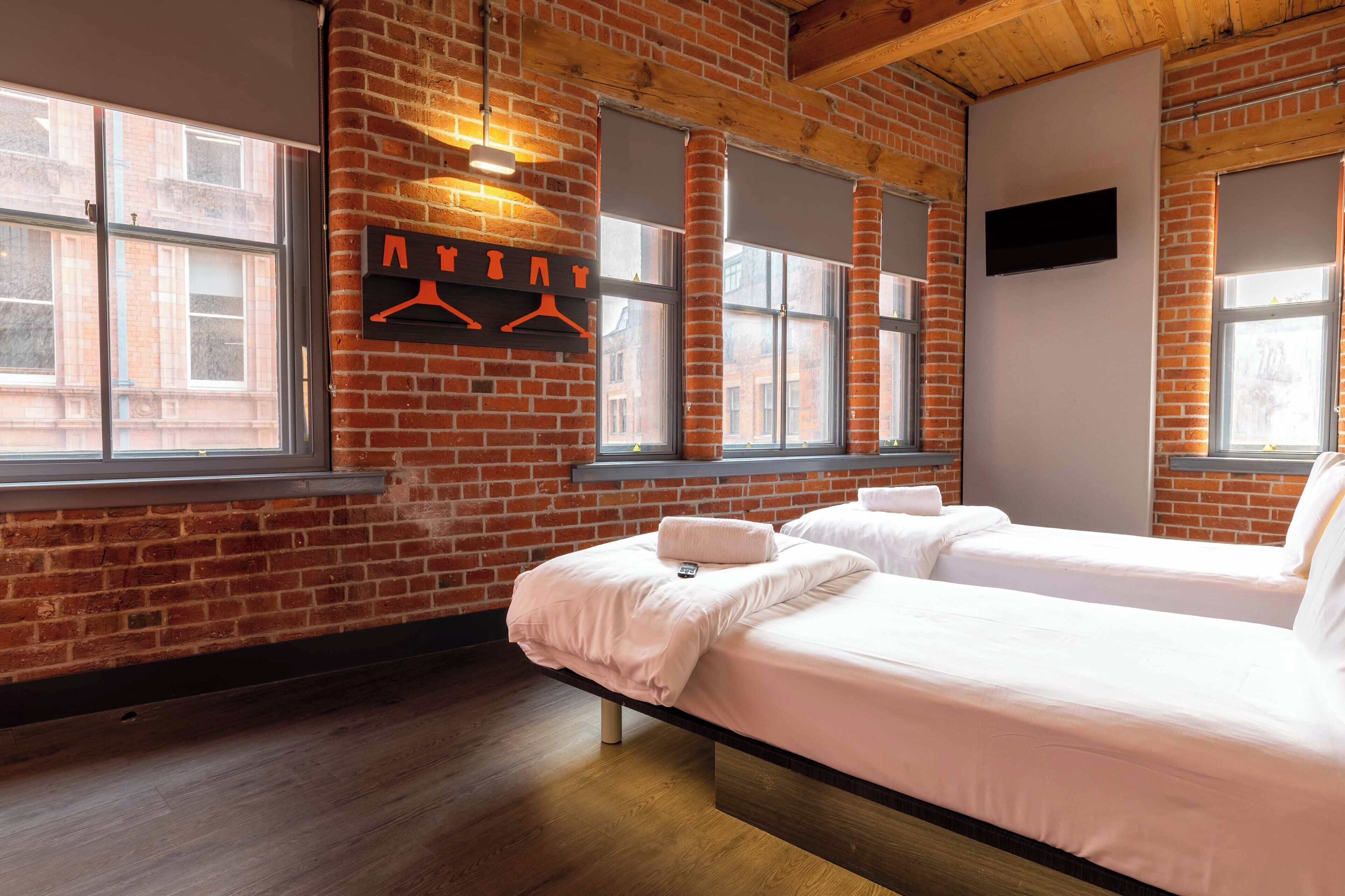 Standard-Zweibettzimmer, 2 Einzelbetten, barrierefrei | Betten mit Memory-Foam-Matratzen, schallisolierte Zimmer