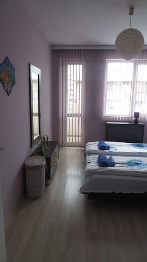 1 makuuhuone, äänieristys, silitysrauta/-lauta, vauvan matkasänky