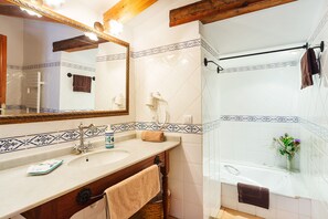 Double Room | Bathroom