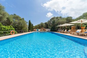 Outdoor pool, sun loungers