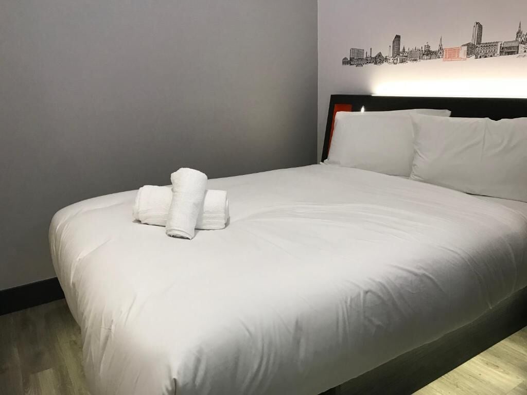 Kalis bunyi, Wi-fi percuma, cadar katil 