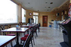 Bar (en el alojamiento)