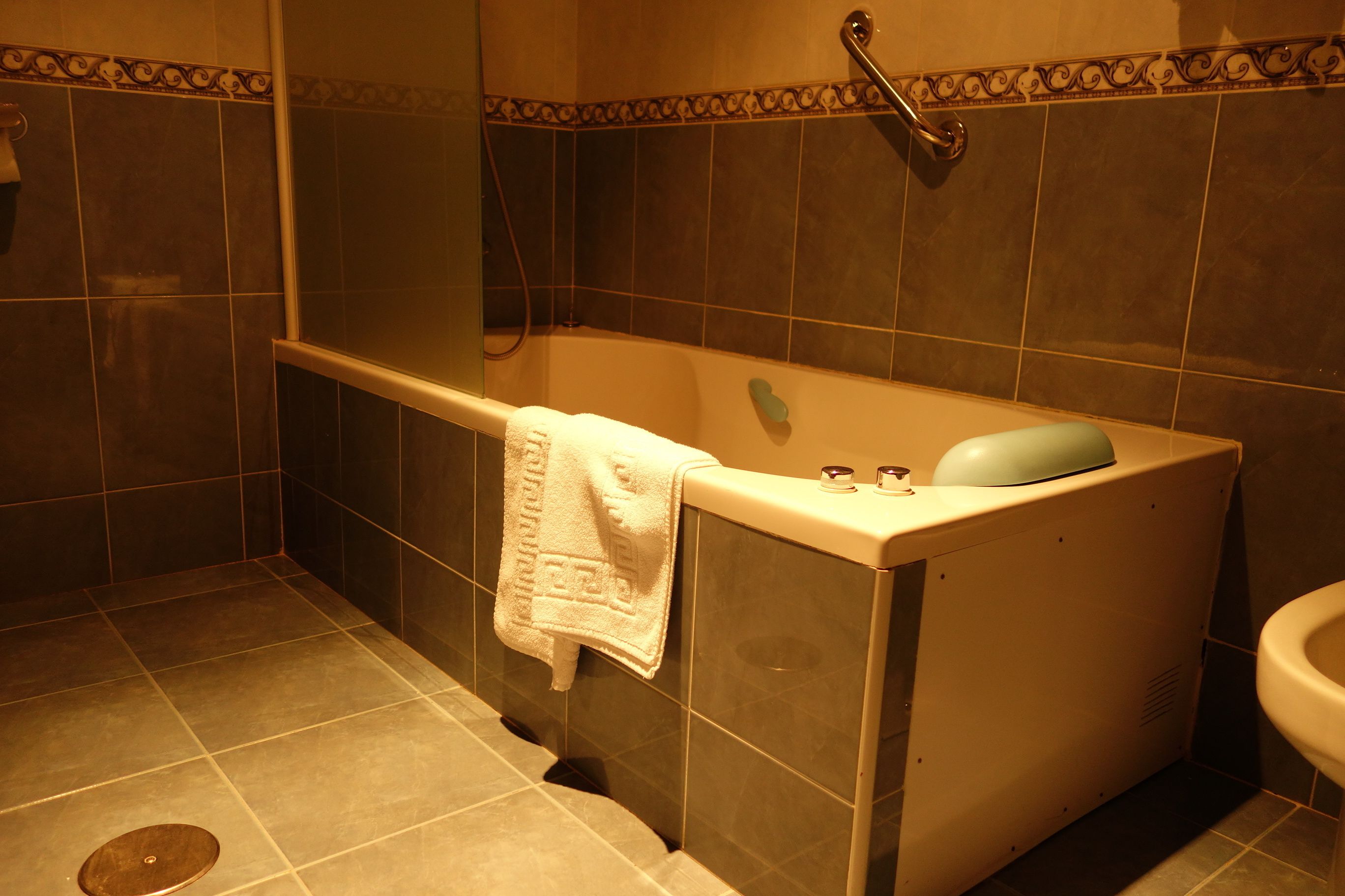 double room | jetted bathtub