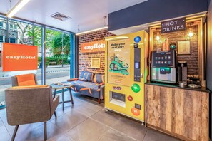 Reception - easyHotel London City Shoreditch (London)