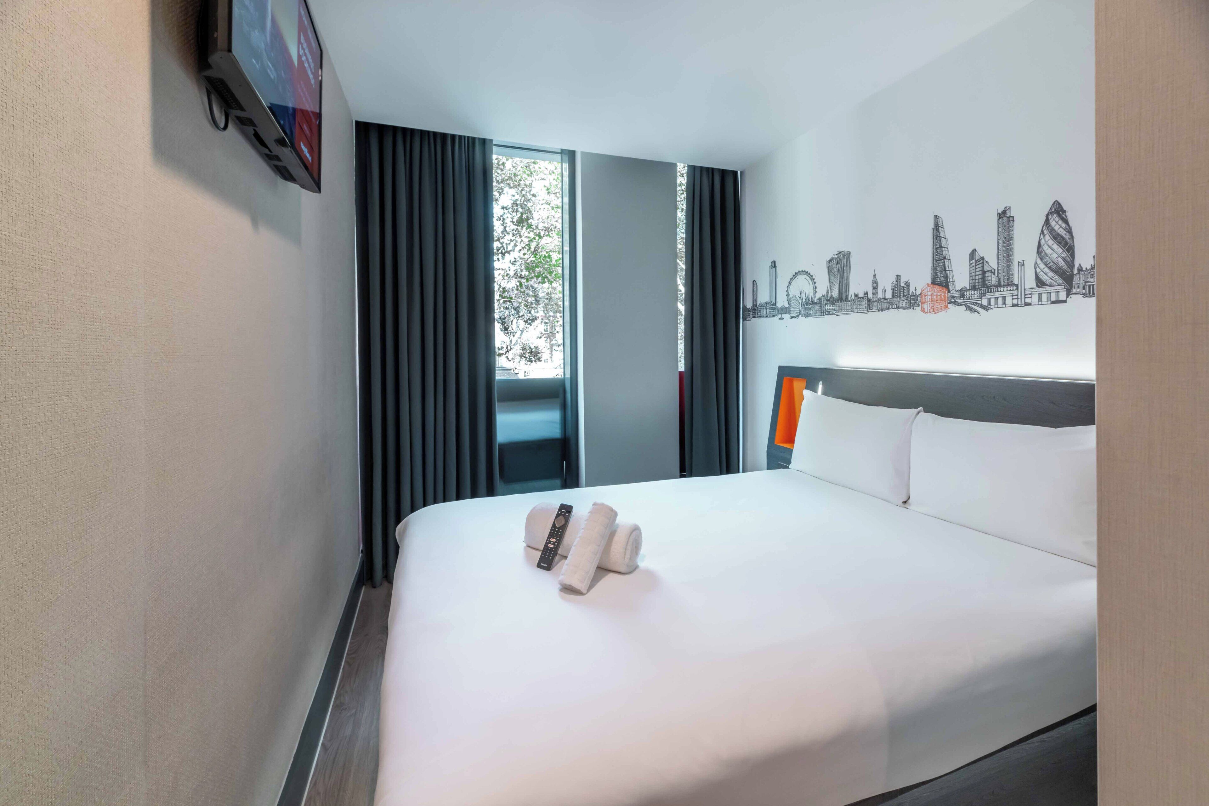 Quarto casal standard, 1 cama de casal | Quartos à prova de som, ferros/tábuas de passar roupa, Wi-Fi de cortesia