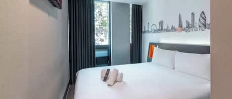 Quarto casal standard, 1 cama de casal | Quartos à prova de som, ferros/tábuas de passar roupa, Wi-Fi de cortesia