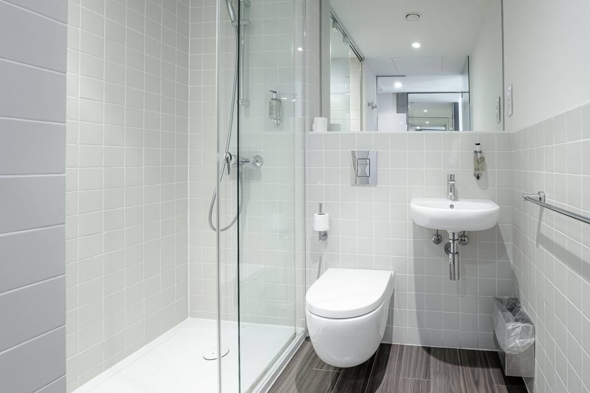 superior double room, 1 double bed | bathroom | shower, free toiletries, towels