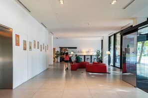Reception - easyHotel Barcelona Fira (L'Hospitalet de Llobregat)