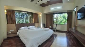 Decoración individual, mobiliario individual, escritorio y ropa de cama