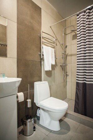 Shower, free toiletries, hair dryer, slippers - Metro Hotel (Shchekino)