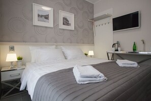 Basic Double Room, 1 Queen Bed | Premium bedding, desk, blackout curtains, soundproofing - Metro Hotel (Shchekino)