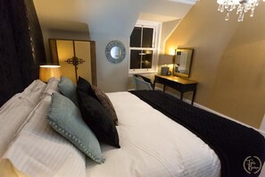 Ropa de cama de alta calidad y escritorio