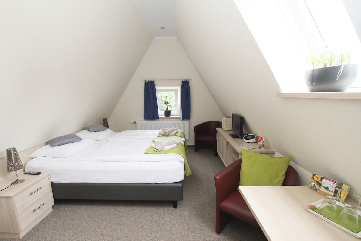 Triple Room | Free WiFi, bed sheets