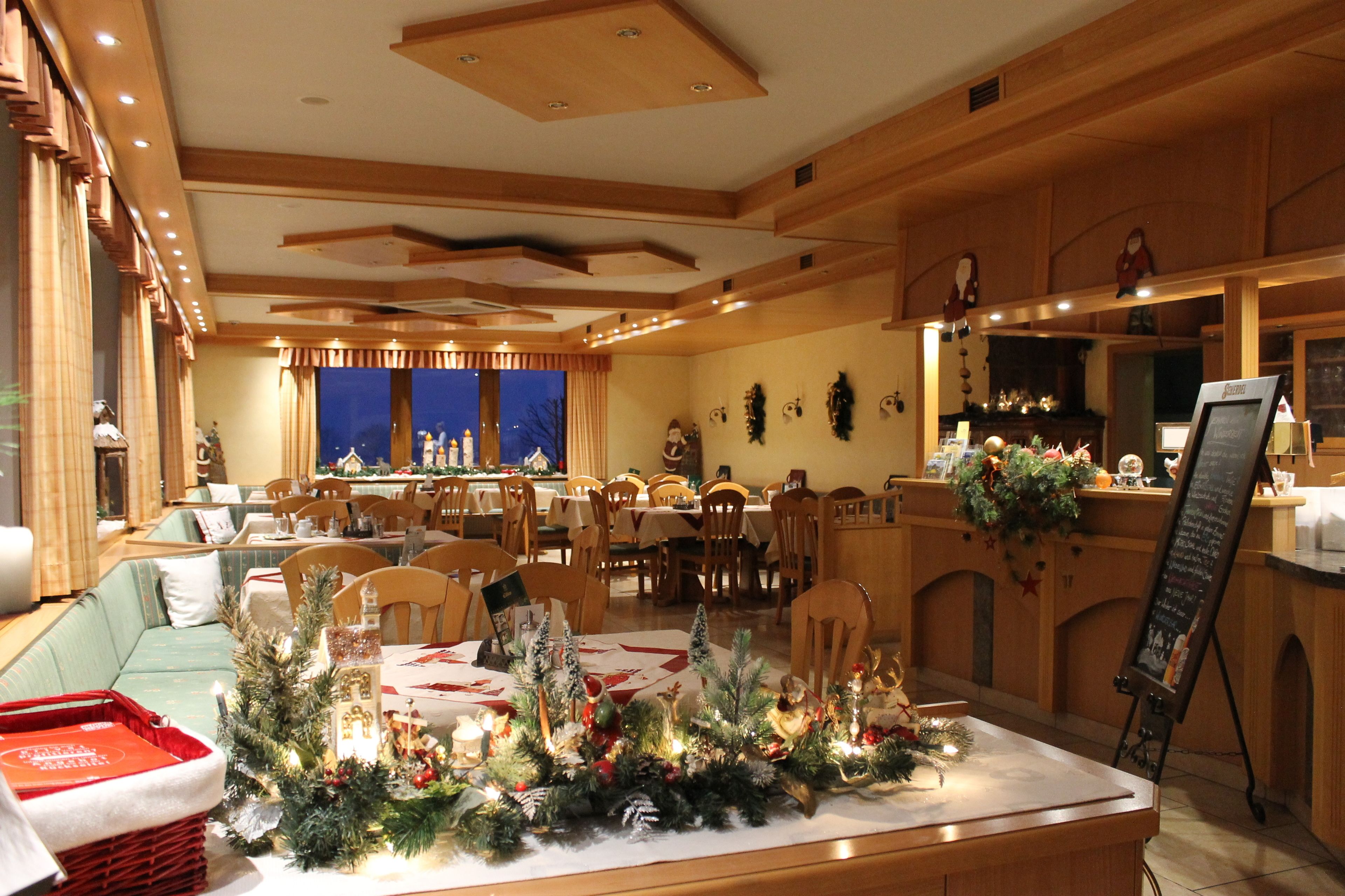 Petit déjeuner buffet (5 EUR par personne)