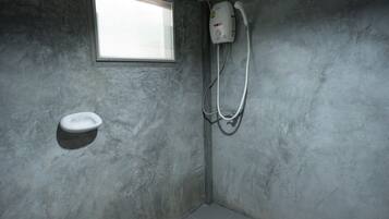Standard Double Room | Bathroom shower