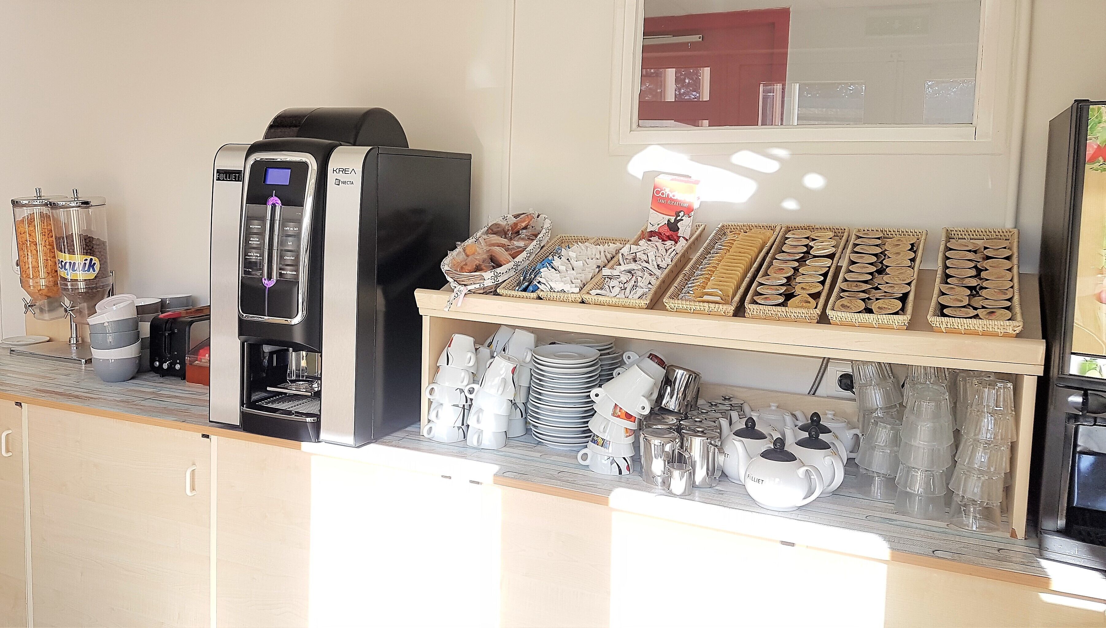 daily buffet breakfast (eur 9.50 per person)