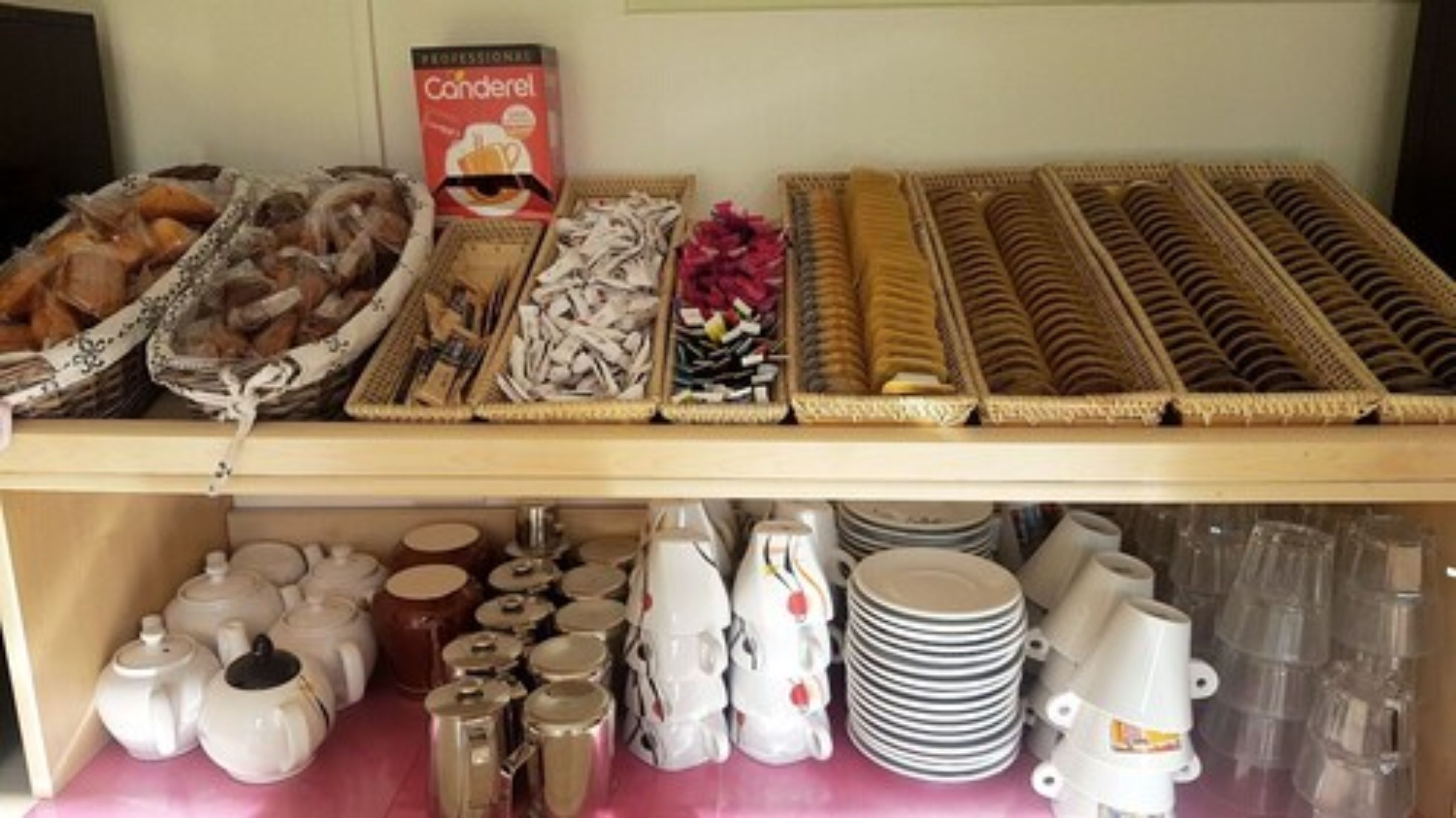 daily buffet breakfast (eur 9.50 per person)